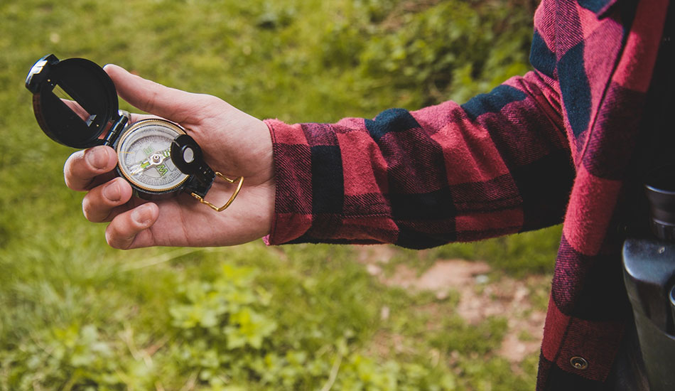 compass navigation tool for bushcraft beginners